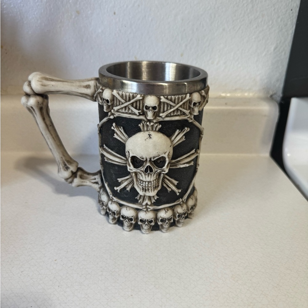 Skull and Crossbones Mug